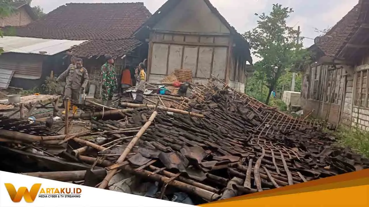 Diterjang Angin Kencang Atap Bangunan Sekolah Di Bojonegoro Rusak 3