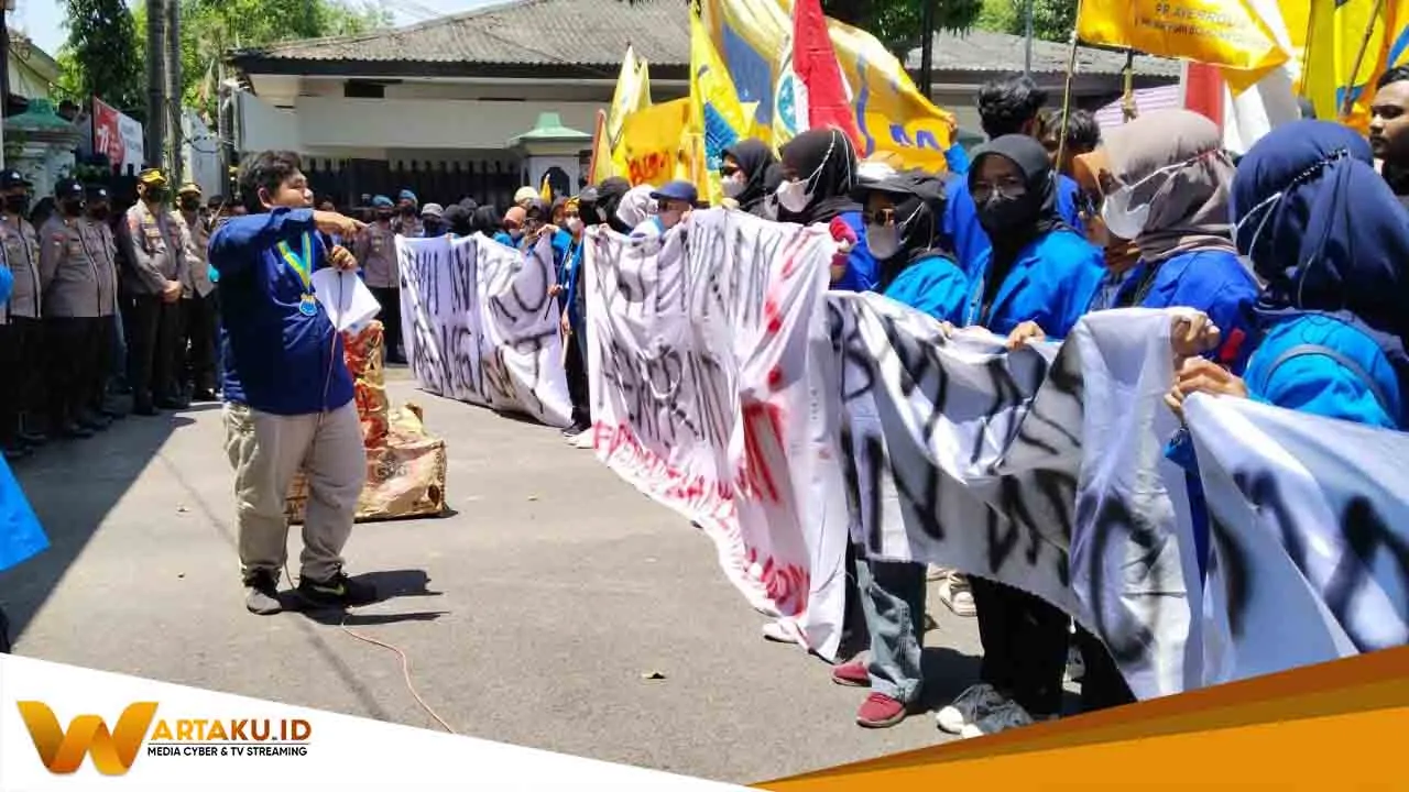 Kericuhan Warnai Aksi Demo Mahasiswa PMII Tolak Kenaikan Harga BBM 1