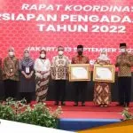 Komitmen Pada Guru Bupati Bojonegoro Terima Penghargaan Dari Menpan RB Dan Mendikbudristek
