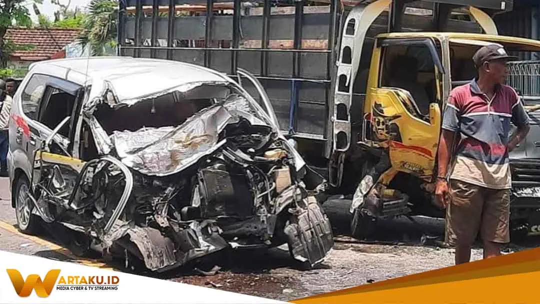 Laka Antar Mini Bus Dan Truk Di Baureno Sebabkan 3 Orang Meninggal 1 Laka Antar Mini Bus Dan Truk Di Baureno Sebabkan 3 Orang Meninggal 1