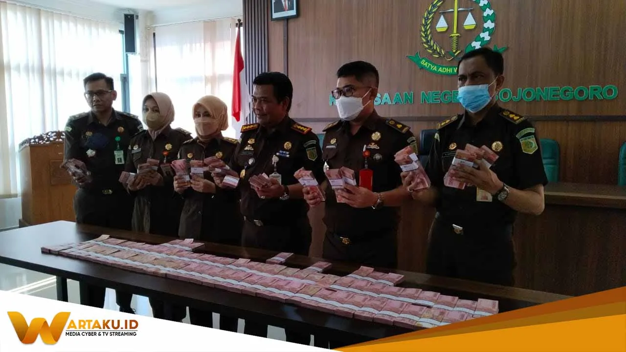Pengembalian Uang Kasus Tipikor Mantan Bupati Bojonegoro Terpenuhi, Kajari Kirim Ke Kas Negara Pengembalian Uang Kasus Tipikor Mantan Bupati Bojonegoro Terpenuhi Kajari Kirim Ke Kas Negara