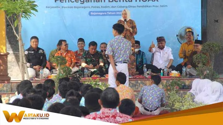 Tangkal Hoax Bupati Bojonegoro Ajak Siswa Berpikir Positif Dan Berintegritas