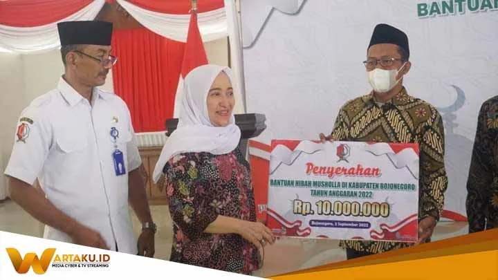 Tingkatkan Sarana Prasarana Ibadah, Bupati Bojonegoro Serahkan Bantuan Bagi 235 Musholla Tingkatkan Sarana Prasarana Ibadah Bupati Bojonegoro Serahkan Bantuan Bagi 235 Musholla