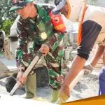 Wujud Kemanunggalan TNI Rakyat Koramil Temayang Bojonegoro Dan Warga Gotong Royong Cor Pembangunan Mushola