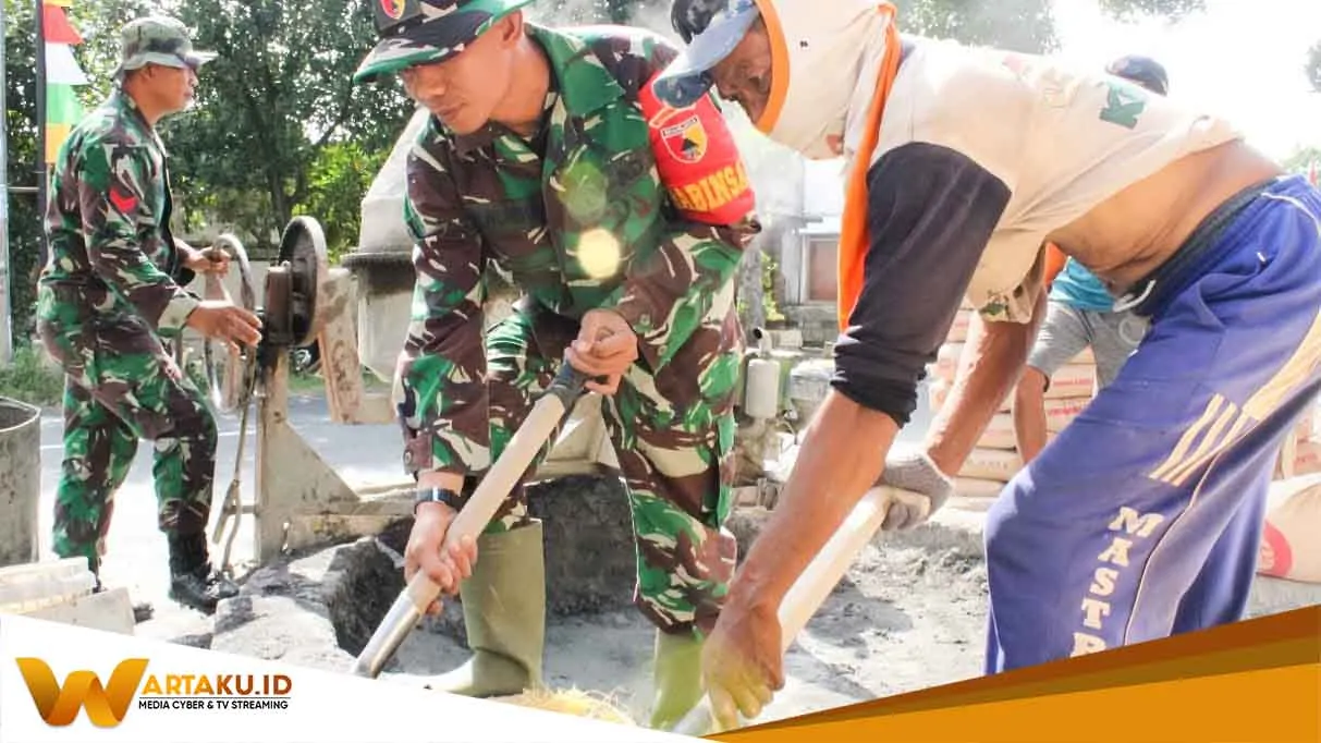 Wujud Kemanunggalan TNI Rakyat Koramil Temayang Bojonegoro Dan Warga Gotong Royong Cor Pembangunan Mushola