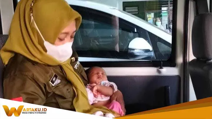 Bayi Yang Ditemukan Di Sumberarum Dander Diserahkan Ke Pihak Dinsos Jatim 2