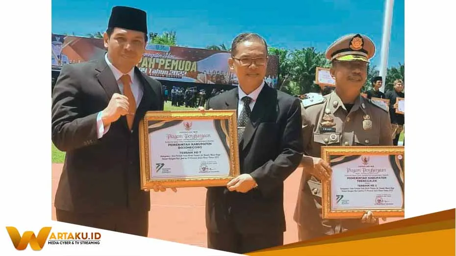 Bojonegoro Raih Penghargaan Penyelenggara Terbaik Kirab Pataka Dari Gubernur Jatim