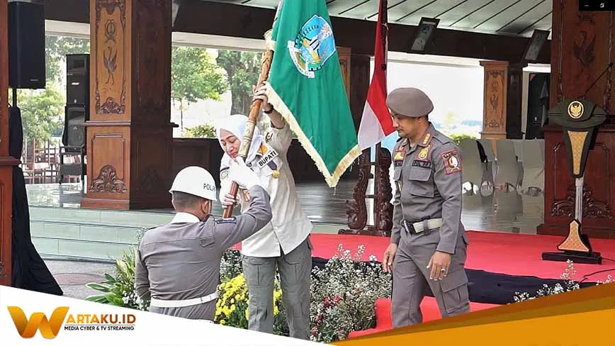 Bupati Bojonegoro Berangkatkan Kirab Pataka Jer Basuki Mawa Beya Menuju Tuban 1
