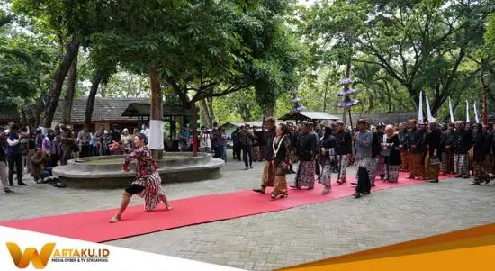 Bupati Bojonegoro Pimpin Kirab Api Abadi 2