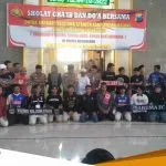 Kapolres Bersama Komunitas Suporter Sepakbola Bojonegoro Gelar Sholat Ghoib Berjamaah Untuk Korban Kanjuruhan 1