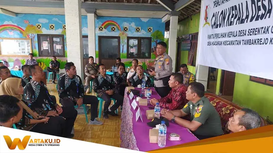 Kapolsek Amankan Pengundian Nomor Urut Bacakades Bakalan 2