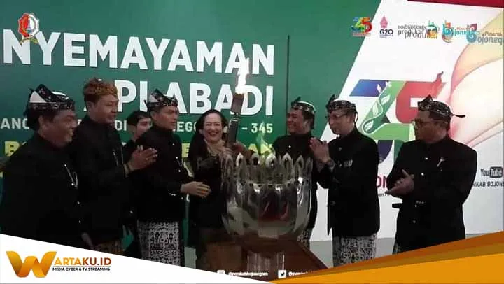 Kirab Api Abadi Dari Khayangan Api Ke Pendopo Malowopati Awali Kegiatan HJB 345 Kirab Api Abadi Dari Khayangan Api Ke Pendopo Malowopati Awali Kegiatan HJB 345