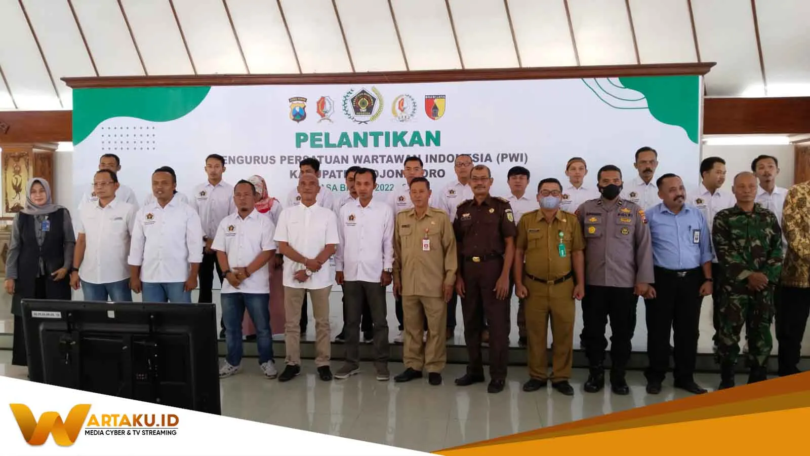 Pengurus PWI Resmi Dilantik PWI Jatim Tugas Pers Di Era Digital Bertambah 1 Pengurus PWI Resmi Dilantik PWI Jatim Tugas Pers Di Era Digital Bertambah 1