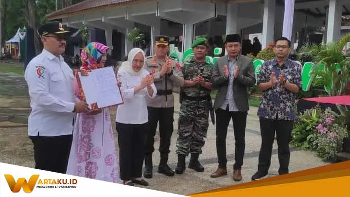 Pimpin Apel Deklarasi Damai, Bupati Bojonegoro Berharap Sukseskan Pilkades Gelombang I Pimpin Apel Deklarasi Damai Bupati Bojonegoro Berharap Sukseskan Pilkades Gelombang I