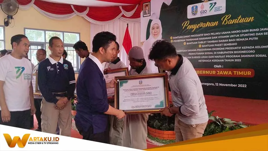 Bagikan Peralatan Pertanian Wujud Perhatian Pemprov Terhadap Kelompok Tani Di Bojonegoro 2
