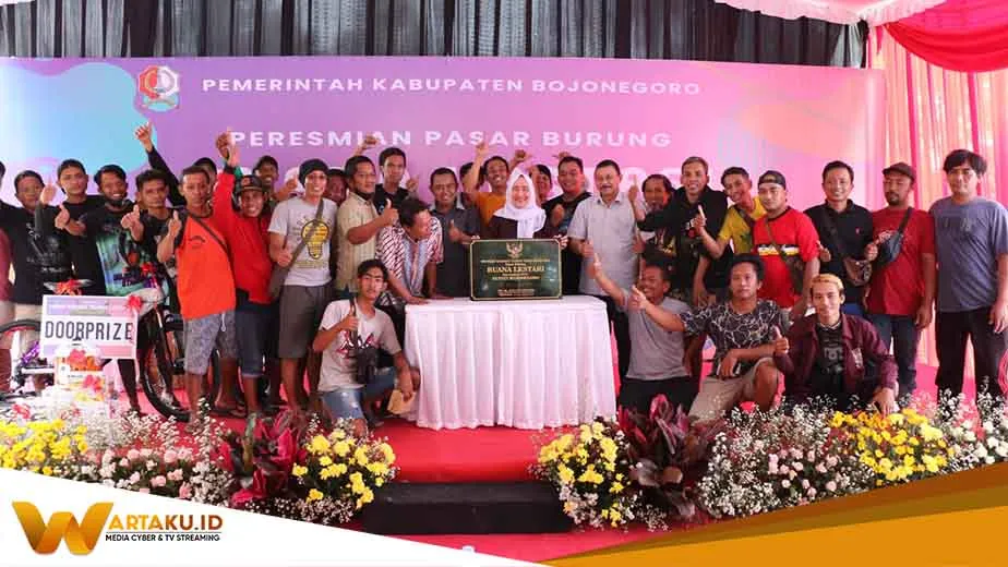Bupati Bojonegoro Meresmikan Pasar Burung Buana Lestari 1