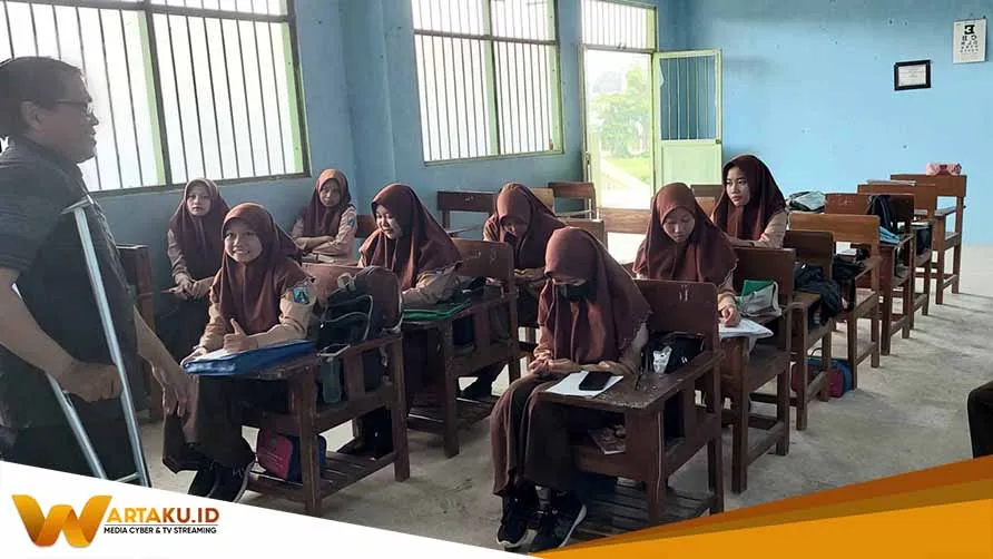 Memiliki Kekurangan Guru Penyandang Difabel Sebut Keterbatasan Itu Hanya Fisik Bukan Niat 1