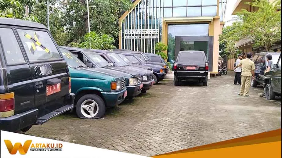 Sebanyak 40 Unit Kendaraan Dinas Dilelang Pada Tahap Pertama 2