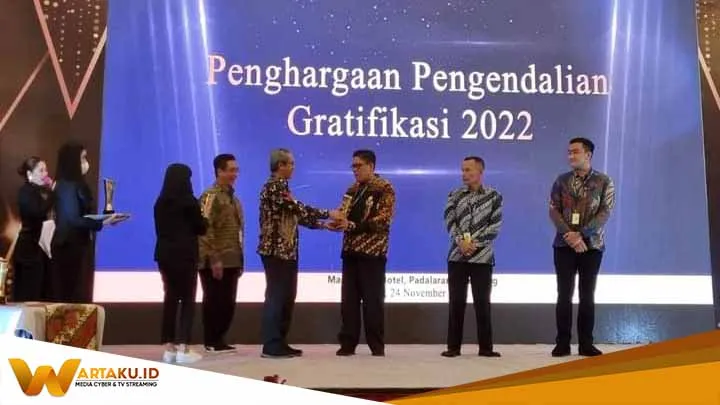 Sukses Kendalikan Gratifikasi, Bojonegoro Raih Penghargaan Dari KPK Sukses Kendalikan Gratifikasi Bojonegoro Raih Penghargaan Dari KPK