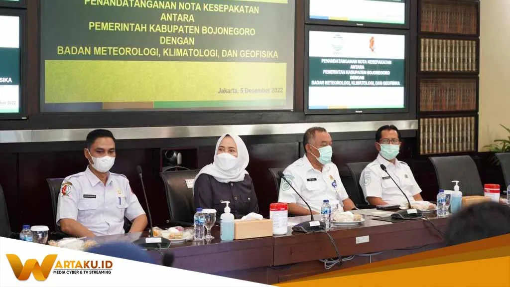 Bupati Bojonegoro Bersama Sekretaris Utama BMKG Tandatangani MoU Mitigasi Bencana 2 Bupati Bojonegoro Bersama Sekretaris Utama BMKG Tandatangani MoU Mitigasi Bencana 2
