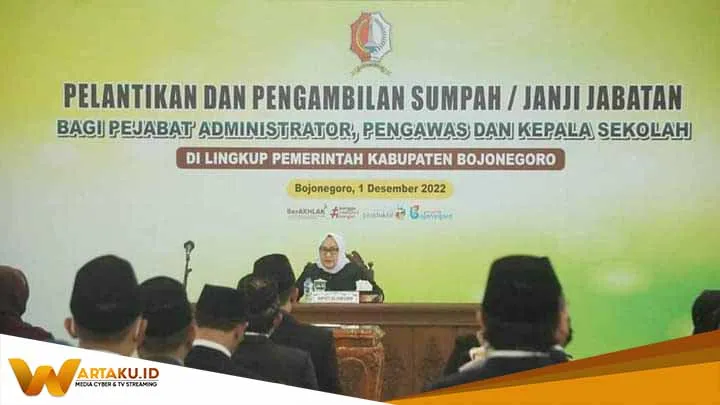 Bupati Bojonegoro Melantik Dan Mengambil Sumpah 52 Pejabat