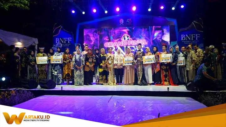 Bupatin Anna Bojonegoro Nglenyer Fashion Festival Tumbuhkan Ekonomi Kreatif