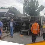 Diduga Sopir Mengantuk, Pagar Koramil Baureno Jadi Sasaran Truk Hingga Ambruk Diduga Sopir Mengantuk Pagar Koramil Baureno Jadi Sasaran Truk Hingga Ambruk
