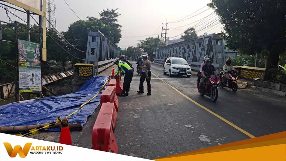 Longsor, Jembatan Jetak Dipasang Road Barrier dan Police Line 1 Longsor Jembatan Jetak Dipasang Road Barrier Dan Police Line 1