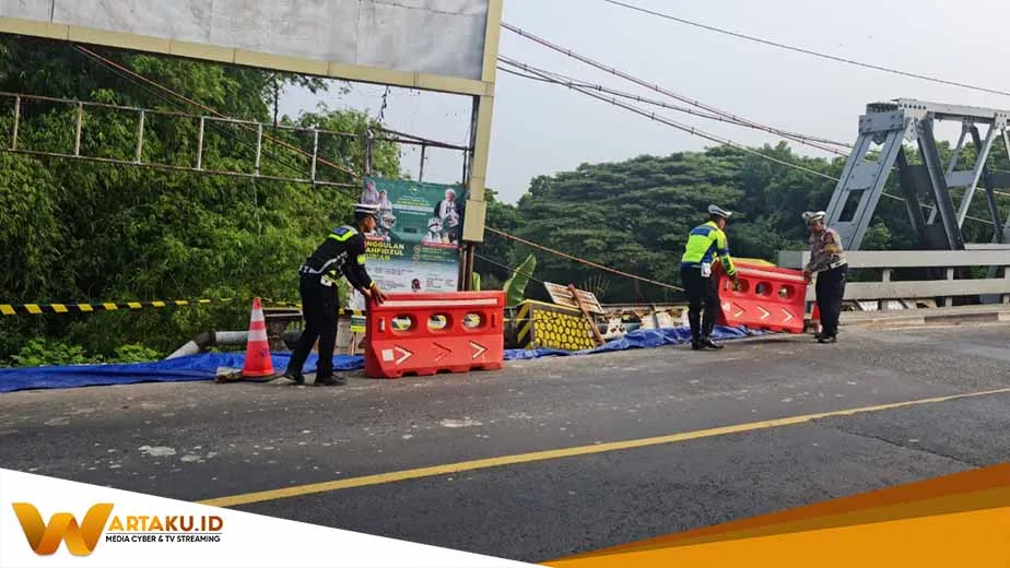 Longsor Jembatan Jetak Dipasang Road Barrier Dan Police Line 2