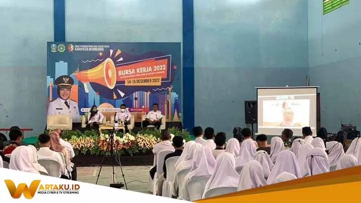 Pemkab Bojonegoro Jemput Bola Gelar Bursa Kerja Di SMK Libatkan Puluhan Perusahaan