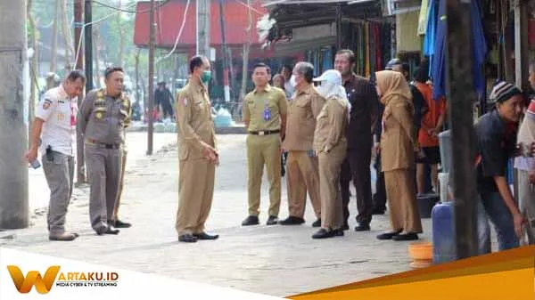 Dismbut Antusias Pedagang Bupati Bojonegoro Sidak Kebersihan Pasar