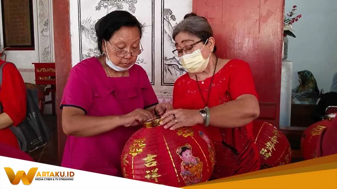 Jelang Perayaan Imlek Klenteng Hok Swie Bio Lakukan Perbaikan Hingga Pemasangan Lampion 1