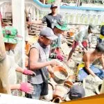 Perkuat Kemanunggalan TNI Dengan Rakyat Babinsa Kodim Bojonegoro Karya Bakti Bersama Warga Panemon Sugihwaras