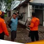 Puluhan Rumah Di Bojonegoro Rusak Diterjang Angin Puting Beliung 1 Puluhan Rumah Di Bojonegoro Rusak Diterjang Angin Puting Beliung 1
