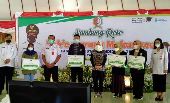 Sejak 2020, Pemkab Bojonegoro Telah Berikan Beasiswa Kepada 2226 Mahasiswa. Sejak 2020 Pemkab Bojonegoro Telah Berikan Beasiswa Kepada 2226 Mahasiswa.
