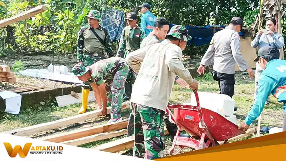 Sinergitas Kodim Bojonegoro, Pemdes dan Elemen Masyarakat Bantu Wujudkan Rumah Layak Huni Bagi Warga Dander Sinergitas Kodim Bojonegoro Pemdes Dan Elemen Masyarakat Bantu Wujudkan Rumah Layak Huni Bagi Warga Dander