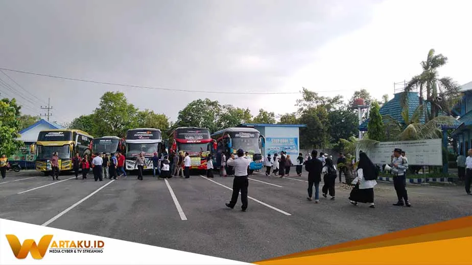 Antusias Hadiri Satu Abad NU, Jamaah Nahdliyin Bojonegoro Tertinggal Karena Kekurangan Armada 2 Antusias Hadiri Satu Abad NU Jamaah Nahdliyin Bojonegoro Tertinggal Karena Kekurangan Armada 2