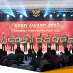 Pemkab Bojonegoro Terima Penghargaan Realisasi PAD Tertinggi Se Indonesia 1 Pemkab Bojonegoro Terima Penghargaan Realisasi PAD Tertinggi Se Indonesia 1