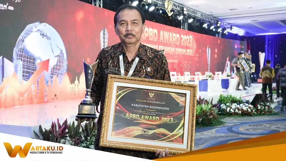 Pemkab Bojonegoro Terima Penghargaan Realisasi PAD Tertinggi Se Indonesia 2
