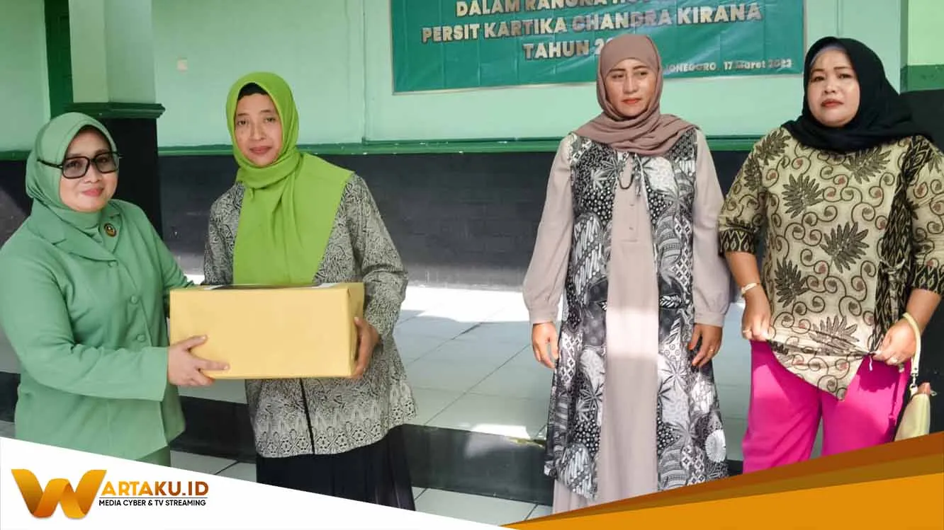 Sambut HUT Ke 77 Persit Kodim Bojonegoro Gelar Bakti Sosial Pemberian Bantuan Paket Sembako