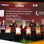 Bupati Bojonegoro Menerima Penghargaan TOP Pembina BUMD 2023 1