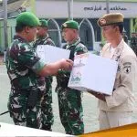 Dandim Bojonegoro Serahkan Bingkisan Lebaran Kepada Prajurit Dan PNS