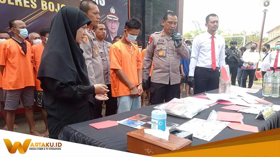 Diitinggal Tarawih, Rumah Disatroni Maling Kerugian Capai Ratusan Juta Diitinggal Tarawih Rumah Disatroni Maling Kerugian Capai Ratusan Juta
