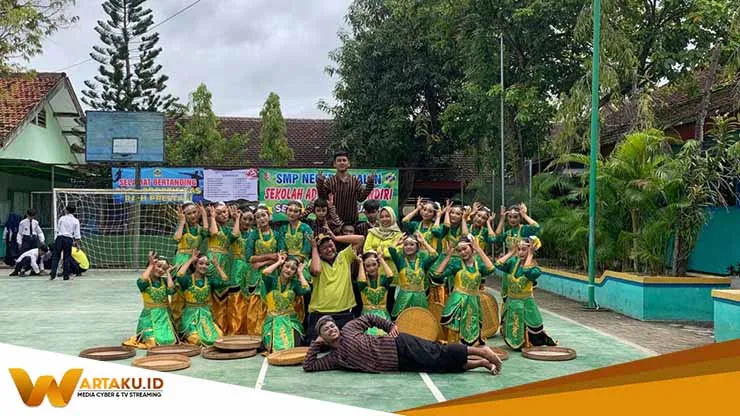 Menciptakan Tari Dari Warung Kopi 1 Menciptakan Tari Dari Warung Kopi 1