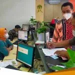 Tradisi Berbagi Uang Baru Di Hari Raya Masyarakat Serbu Bank 1