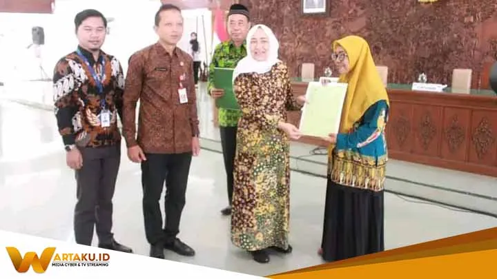 Bupati Sreahkan 58 SK PNS Pensiun, BKPP Siap Mengawal Hak Purnatugas Bupati Sreahkan 58 SK PNS Pensiun BKPP Siap Mengawal Hak Purnatugas