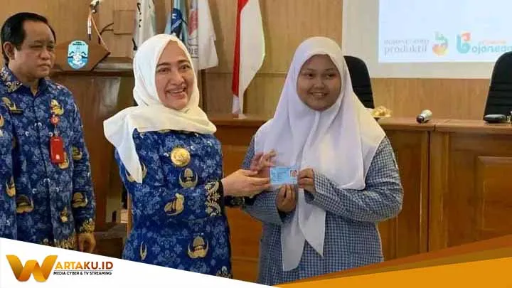 Disdukcapil Bojonegoro Jemput Bola Lakukan Perekaman E KTP Bagi Siswa SMKN 4