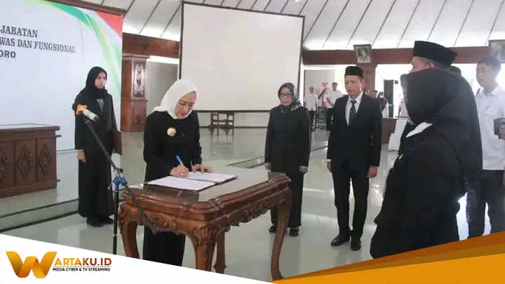 Bupati Anna Mu'awanah Lantik Pejabat, Dorong Wujudkan Birokrasi Efektif dan Kaya Fungsi Bupati Anna Muawanah Lantik Pejabat Dorong Wujudkan Birokrasi Efektif Dan Kaya Fungsi