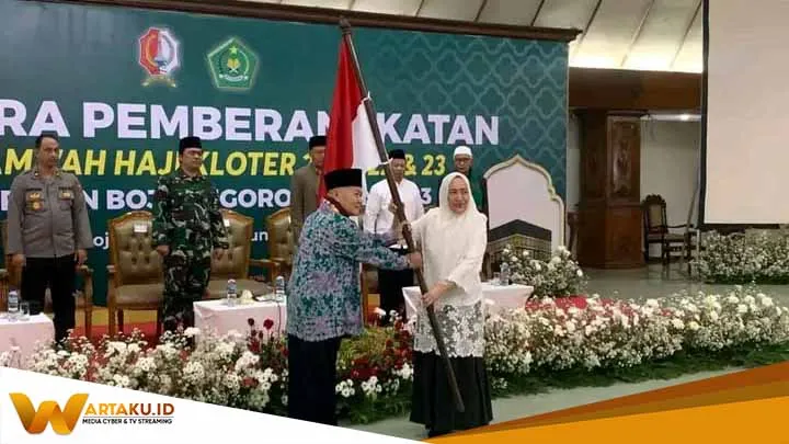 Bupati Anna Muawanah Lepas Jemaah Haji Bojonegoro Berpesan Selalu Jaga Kesehatan