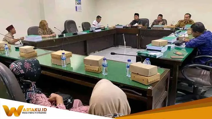 Pemkab dan DPRD Bojonegoro Bertemu Paguyuban Wali Murid, Bahas Merger SDN II dan III Pemkab Dan DPRD Bojonegoro Bertemu Paguyuban Wali Murid Bahas Merger SDN II Dan III